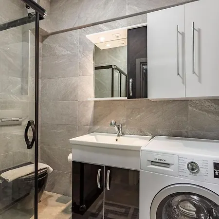 Lovely Apartment With Balcony In The Center Of Besiktas Apartment